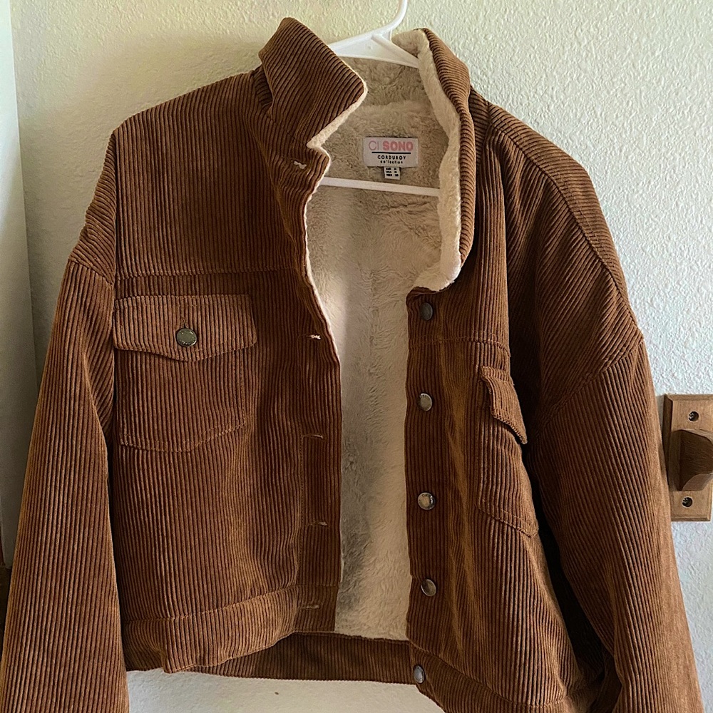 Corduroy fuzzy jacket.